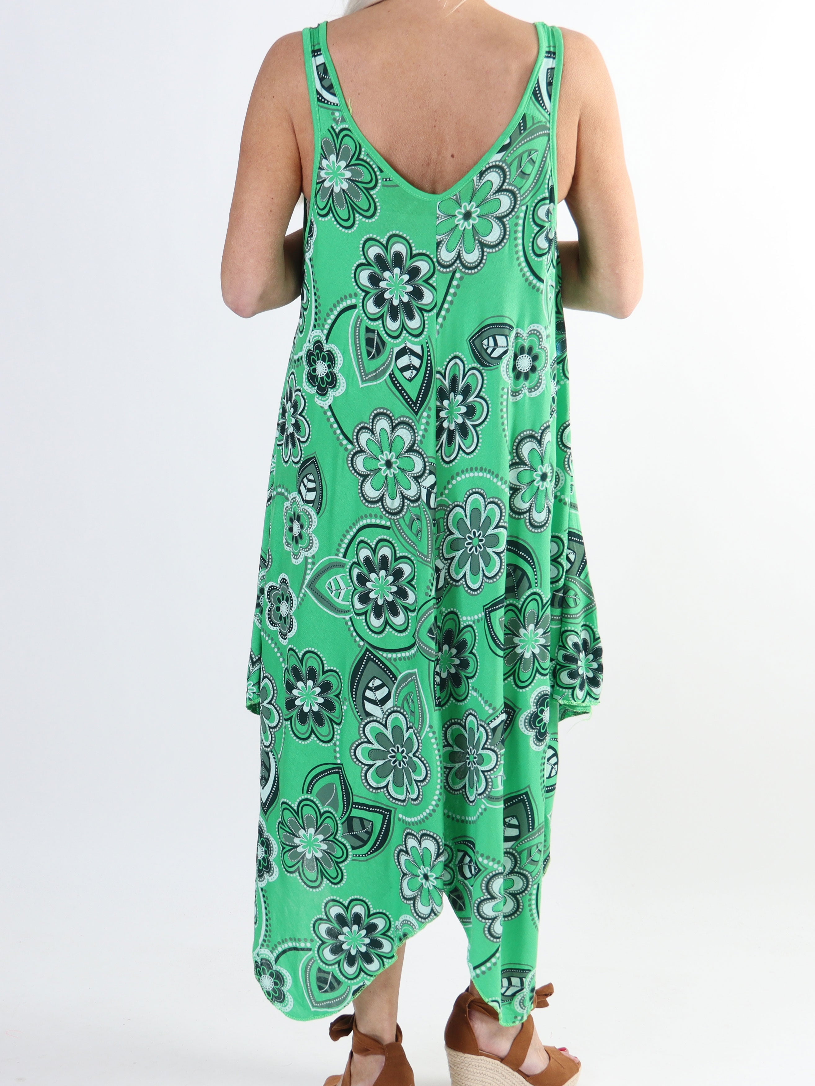 Veronica Flower - Plus size kjole med blomsterprint og brede stropper